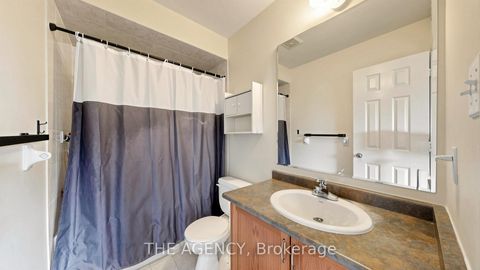Photo 21 at 36 Keystar Court, Vellore Village, Vaughan