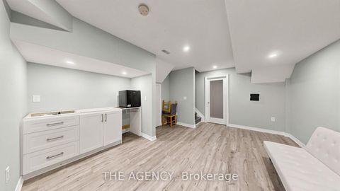 Photo 27 at 36 Keystar Court, Vellore Village, Vaughan