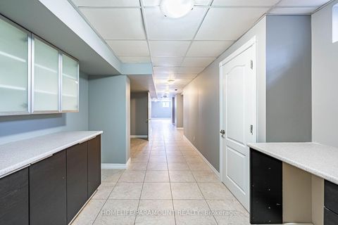 Photo 7 at 121 Highmark Drive, Vellore Village, Vaughan