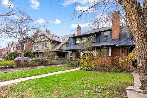 Photo 1 at 147 Farnham Avenue, St. Clair, Toronto