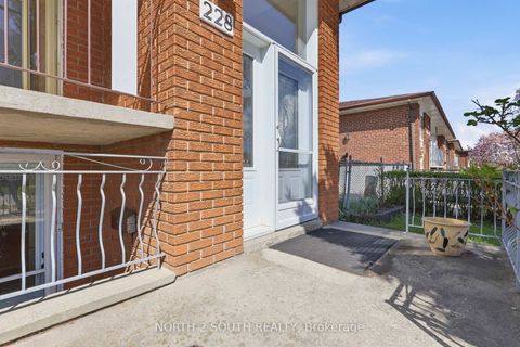 Photo 3 at 228 Andrew Park, West Woodbridge, Vaughan