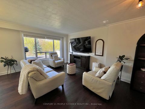 Photo 9 at 73 Newlin Crescent, Jane Heights, Toronto