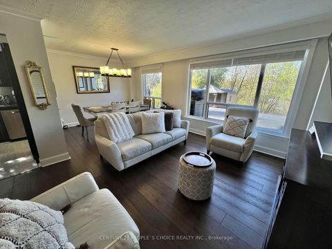 Photo 10 at 73 Newlin Crescent, Jane Heights, Toronto