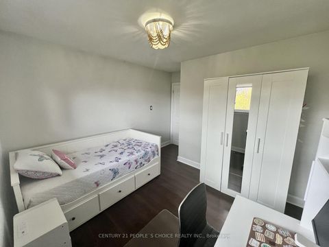 Photo 14 at 73 Newlin Crescent, Jane Heights, Toronto