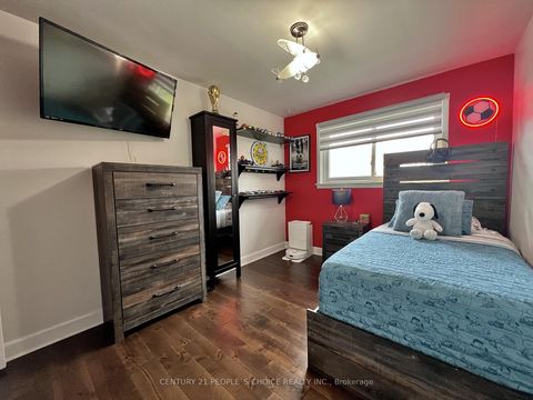 Photo 15 at 73 Newlin Crescent, Jane Heights, Toronto