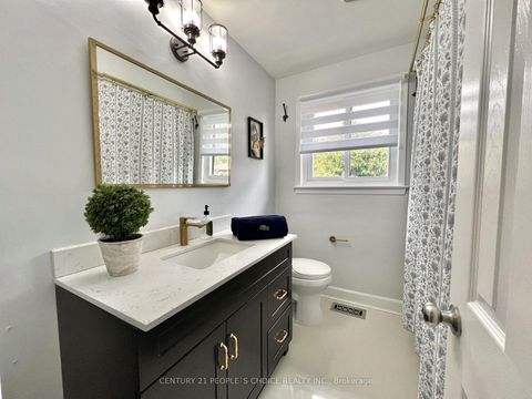 Photo 16 at 73 Newlin Crescent, Jane Heights, Toronto