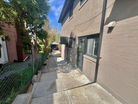 Photo 27 at 73 Newlin Crescent, Jane Heights, Toronto