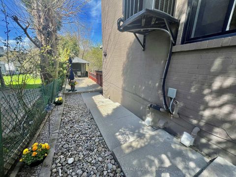 Photo 28 at 73 Newlin Crescent, Jane Heights, Toronto