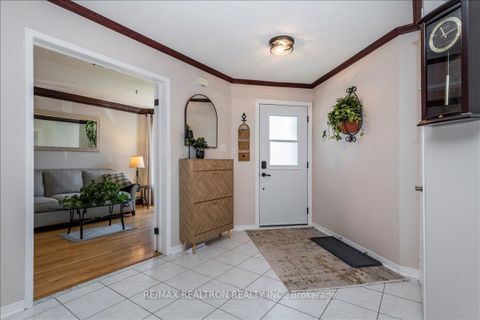 Photo 2 at 16 Bear Creek Drive, Holly, Barrie