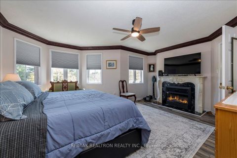 Photo 15 at 16 Bear Creek Drive, Holly, Barrie