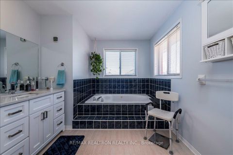 Photo 18 at 16 Bear Creek Drive, Holly, Barrie