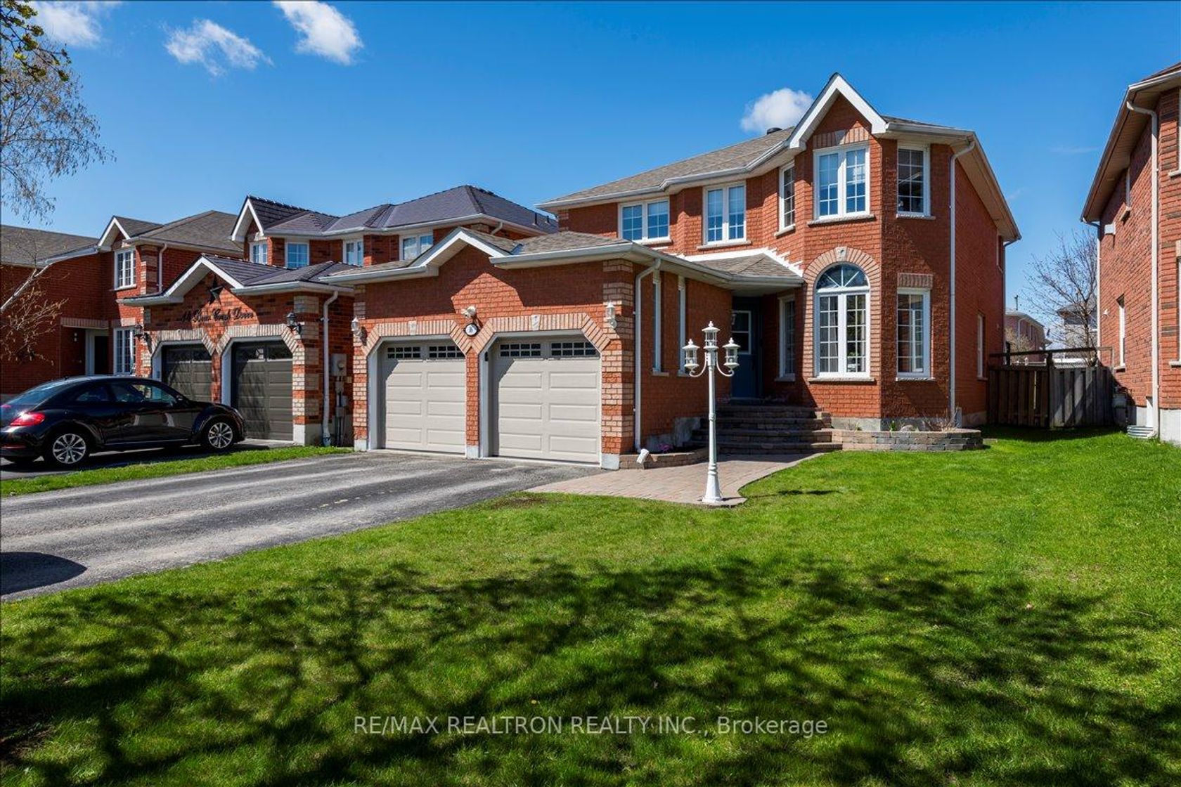 16 Bear Creek Drive, Holly, Barrie photo number 2