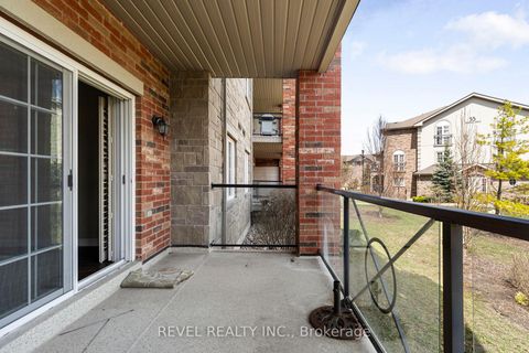 Photo 10 at 106 - 39 Ferndale Drive S, Ardagh, Barrie