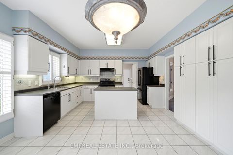 Photo 10 at 15 Treegrove Circle, Hills of St Andrew, Aurora