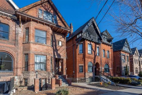 Photo 2 at 125 Madison Avenue, Annex, Toronto