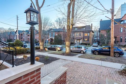 Photo 3 at 125 Madison Avenue, Annex, Toronto