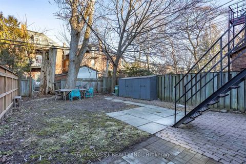Photo 5 at 125 Madison Avenue, Annex, Toronto