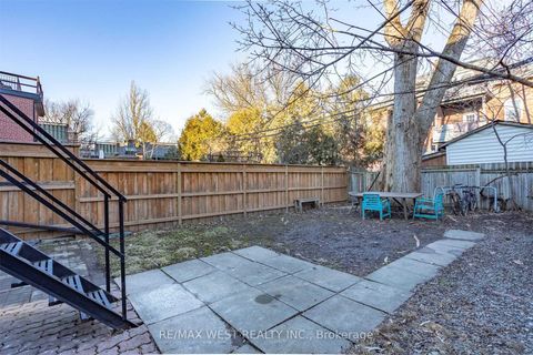 Photo 6 at 125 Madison Avenue, Annex, Toronto