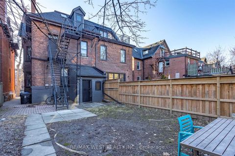 Photo 8 at 125 Madison Avenue, Annex, Toronto