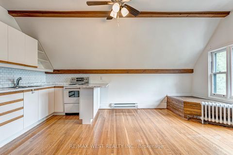 Photo 13 at 125 Madison Avenue, Annex, Toronto