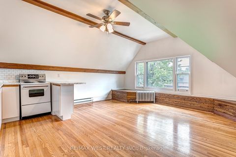 Photo 14 at 125 Madison Avenue, Annex, Toronto