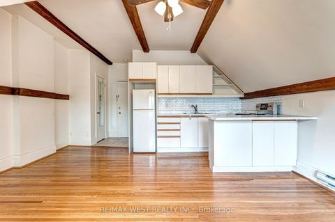 Photo 15 at 125 Madison Avenue, Annex, Toronto