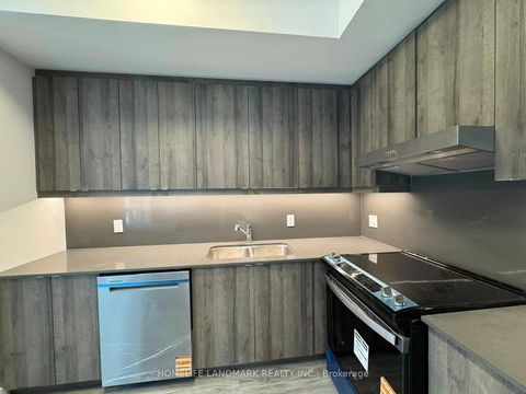 Photo 3 at 15 Kerns Lane, Jefferson, Richmond Hill