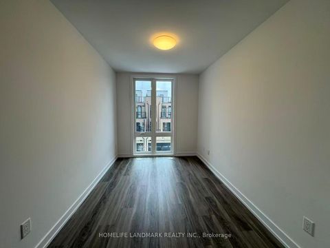 Photo 7 at 15 Kerns Lane, Jefferson, Richmond Hill