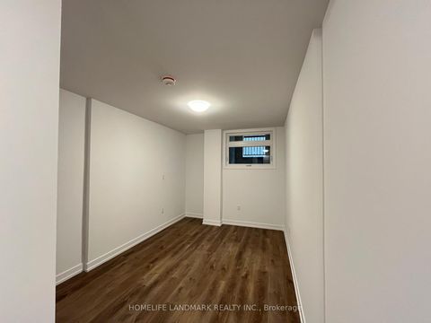 Photo 3 at 318 - 5 Bancroft Lane N, Jefferson, Richmond Hill