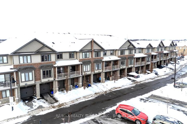 Photo 3 at 7 Ridgeside Lane, Waterdown, Hamilton