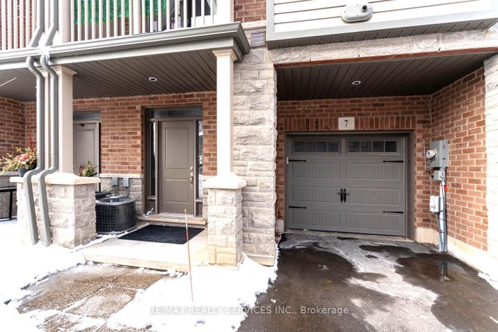 Photo 4 at 7 Ridgeside Lane, Waterdown, Hamilton