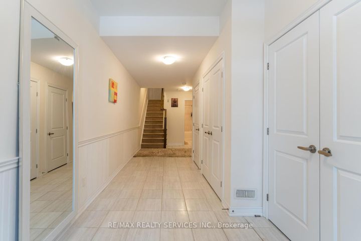 Photo 7 at 7 Ridgeside Lane, Waterdown, Hamilton