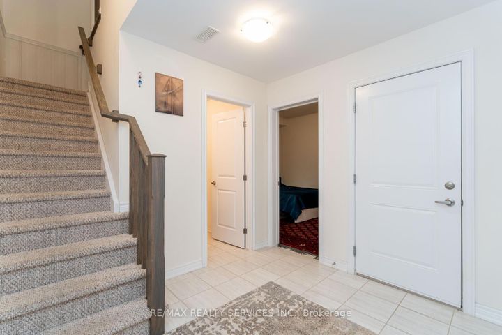 Photo 8 at 7 Ridgeside Lane, Waterdown, Hamilton
