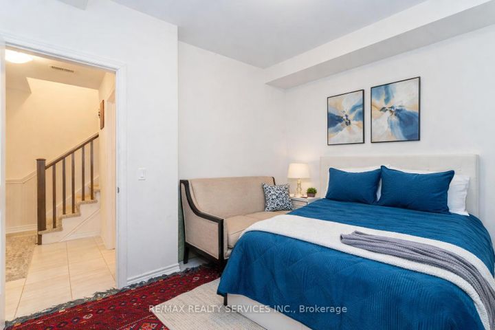 Photo 10 at 7 Ridgeside Lane, Waterdown, Hamilton
