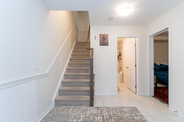 Photo 12 at 7 Ridgeside Lane, Waterdown, Hamilton