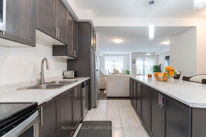 Photo 18 at 7 Ridgeside Lane, Waterdown, Hamilton