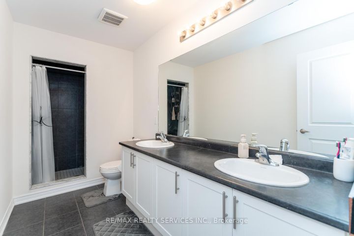 Photo 37 at 7 Ridgeside Lane, Waterdown, Hamilton