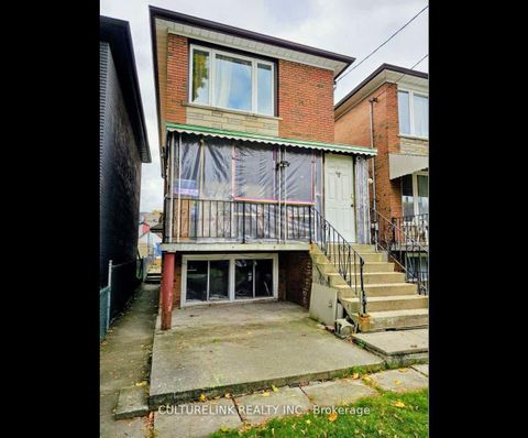 Photo 1 at 52 Palmerston Avenue, Bellwoods, Toronto