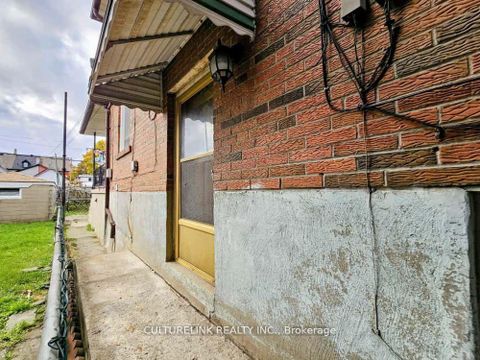 Photo 5 at 52 Palmerston Avenue, Bellwoods, Toronto