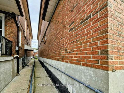Photo 6 at 52 Palmerston Avenue, Bellwoods, Toronto