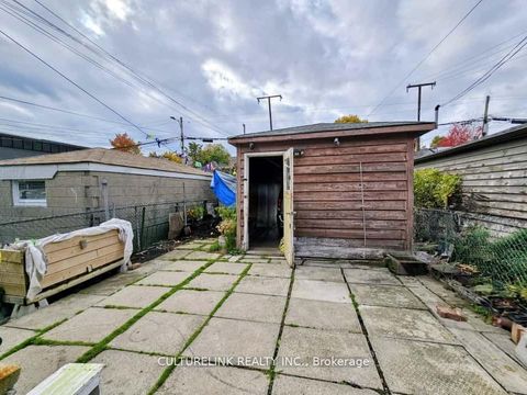 Photo 10 at 52 Palmerston Avenue, Bellwoods, Toronto