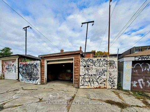 Photo 11 at 52 Palmerston Avenue, Bellwoods, Toronto