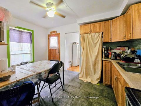 Photo 15 at 52 Palmerston Avenue, Bellwoods, Toronto