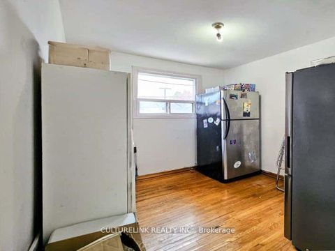 Photo 16 at 52 Palmerston Avenue, Bellwoods, Toronto