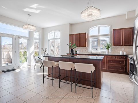 Photo 7 at 69 Morland Crescent, Bayview Northeast, Aurora