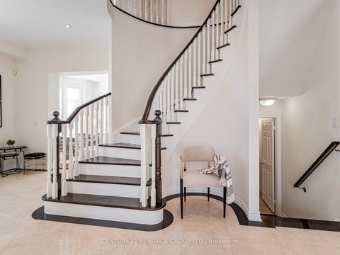 Photo 12 at 69 Morland Crescent, Bayview Northeast, Aurora