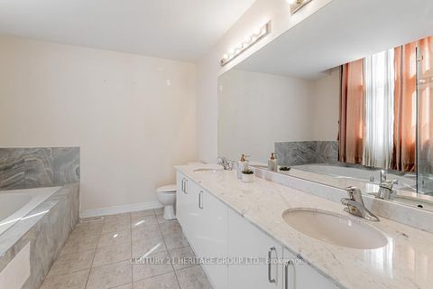 Photo 17 at 69 Morland Crescent, Bayview Northeast, Aurora