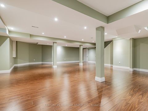 Photo 18 at 69 Morland Crescent, Bayview Northeast, Aurora