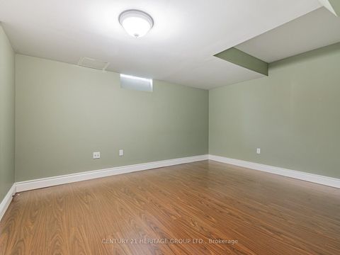 Photo 19 at 69 Morland Crescent, Bayview Northeast, Aurora