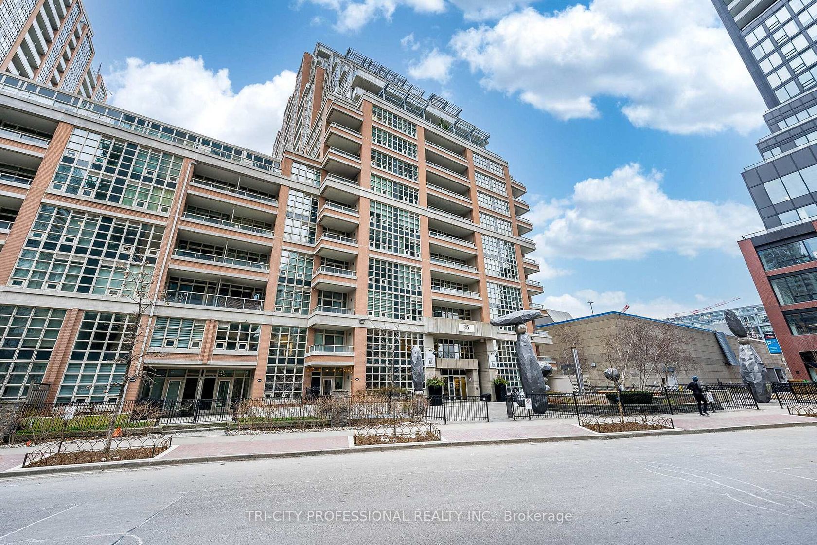 1713 - 85 E Liberty Street, Niagara, Toronto photo number 2